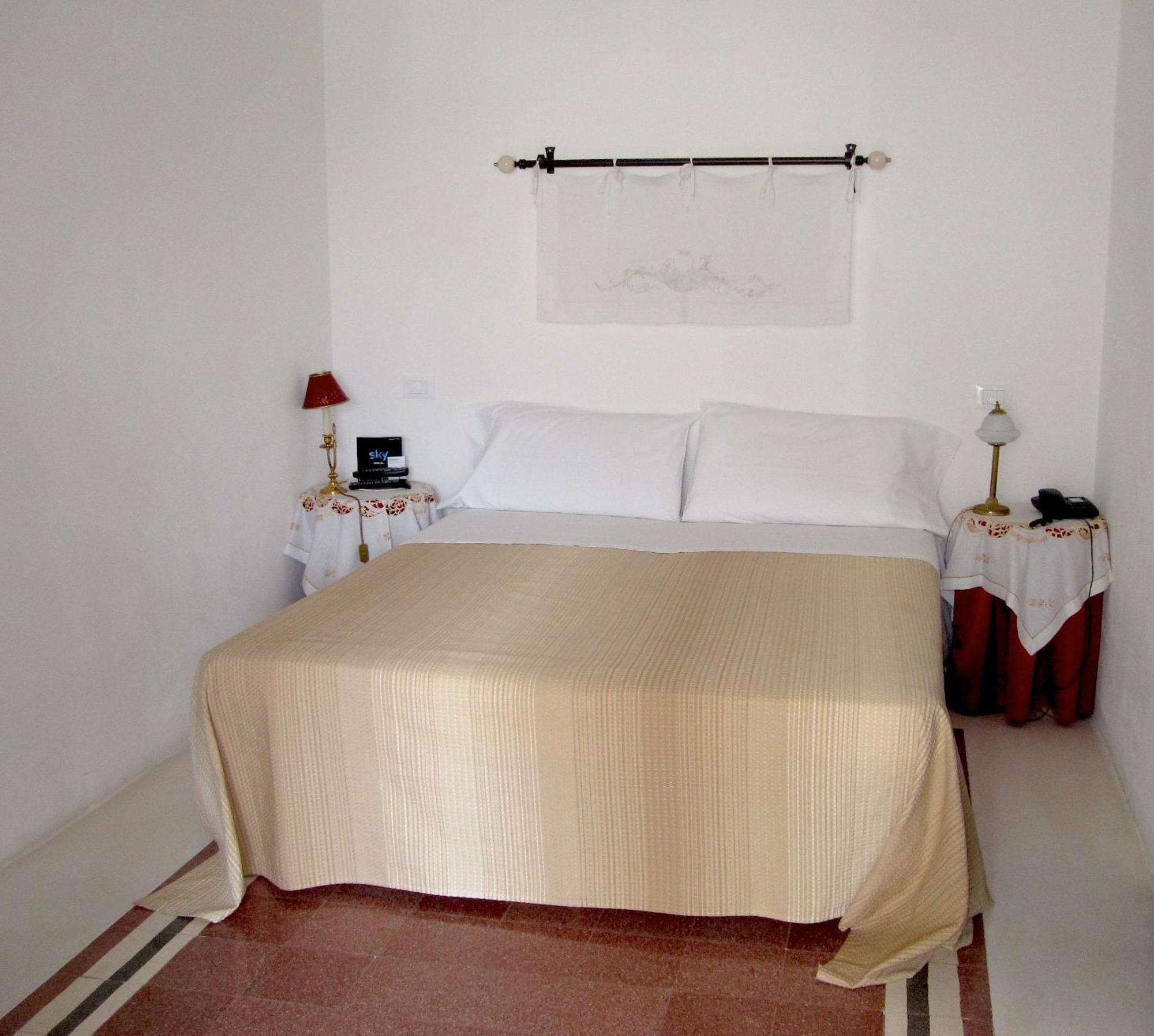 Hotel Santa Marina Antica Foresteria Santa Marina Salina Bagian luar foto