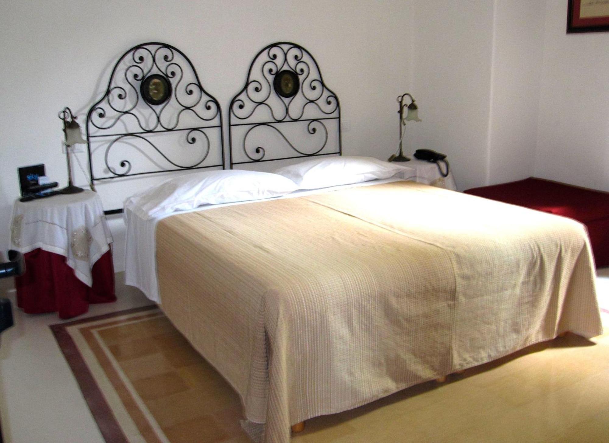 Hotel Santa Marina Antica Foresteria Santa Marina Salina Bagian luar foto