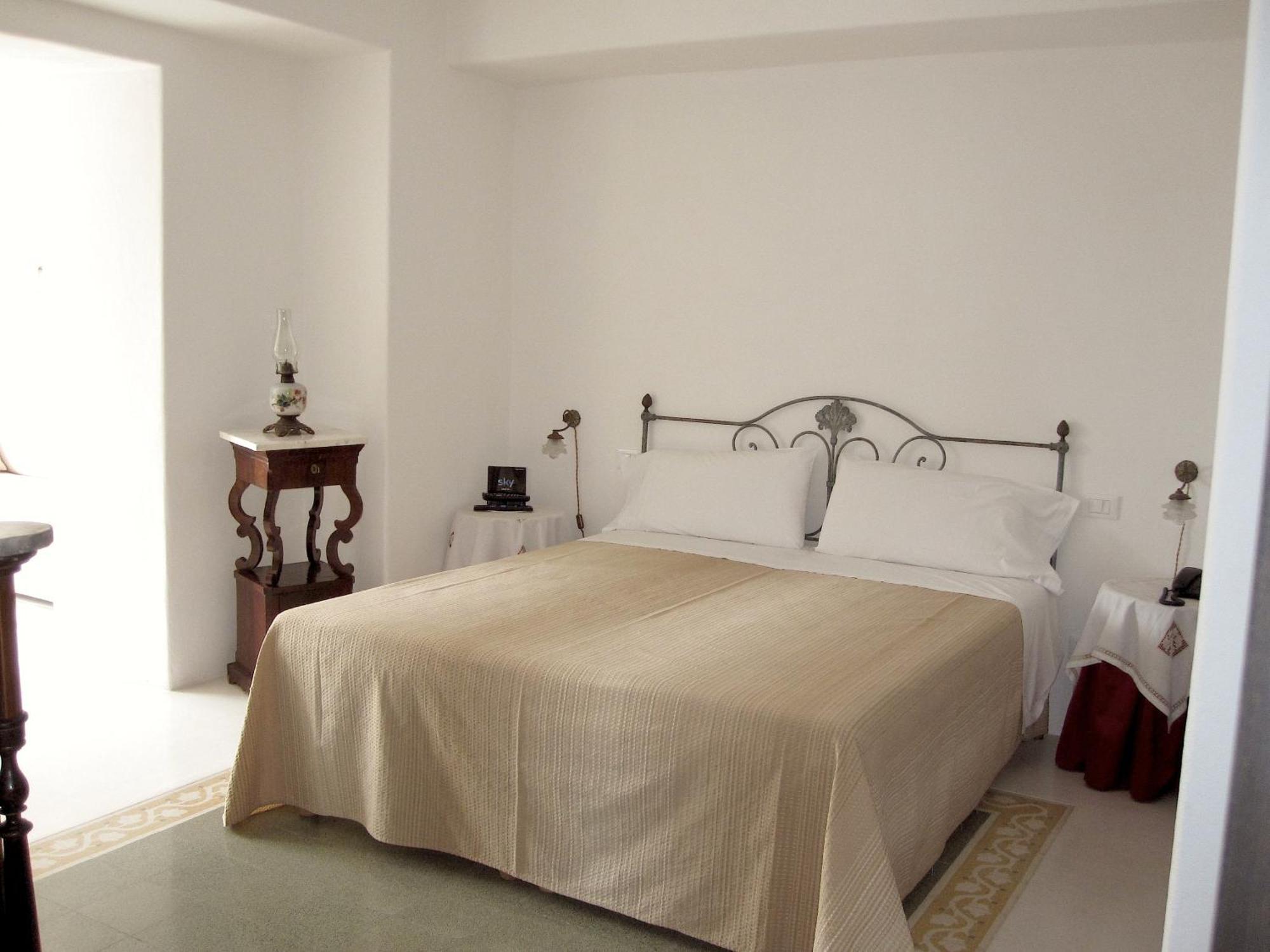 Hotel Santa Marina Antica Foresteria Santa Marina Salina Bagian luar foto